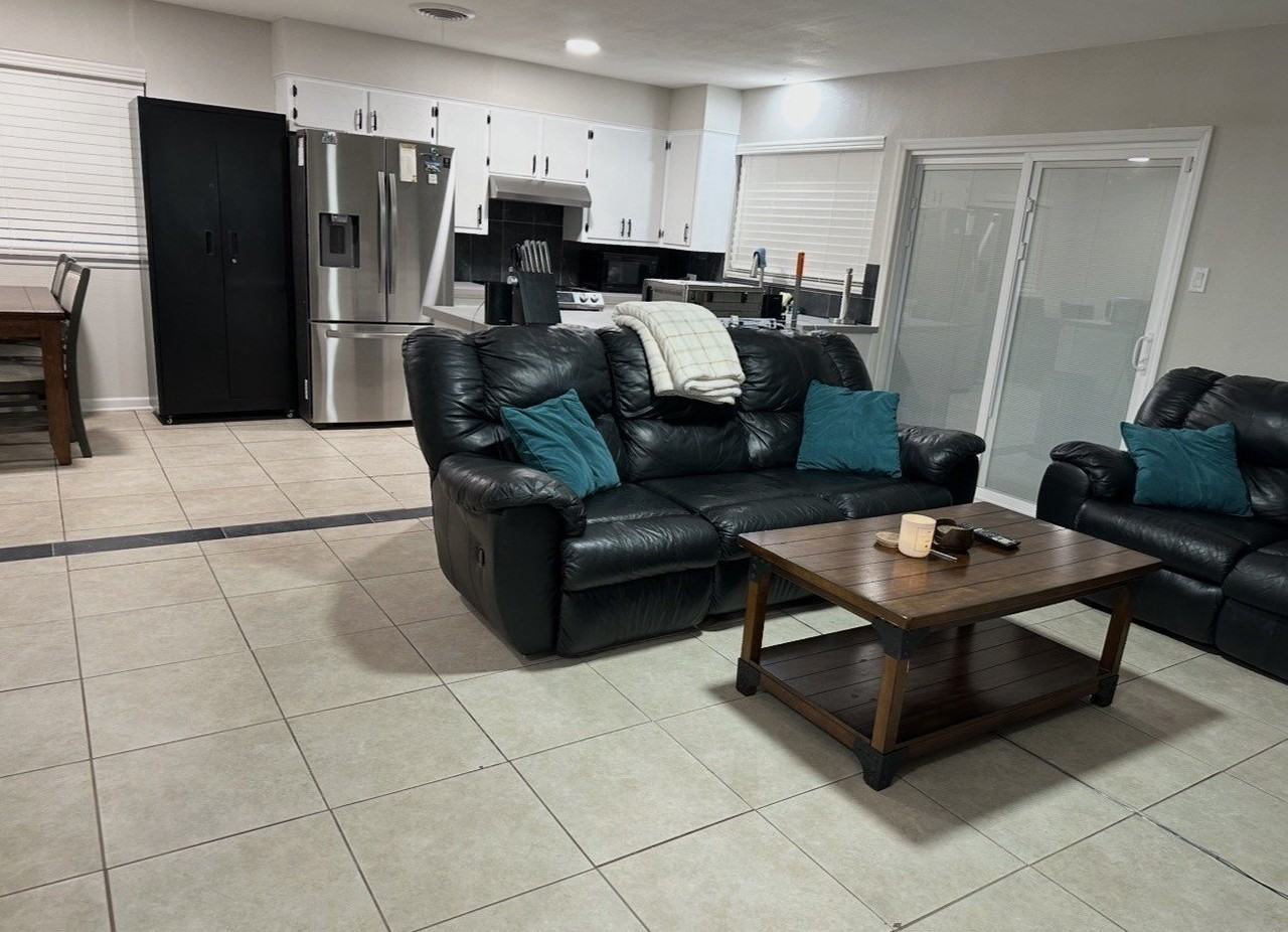 2557 N Willis St - Photo 4 of 14