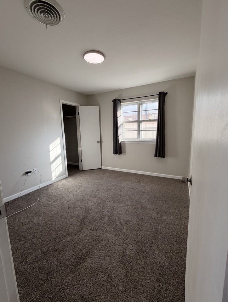 2557 N Willis St - Photo 5 of 14