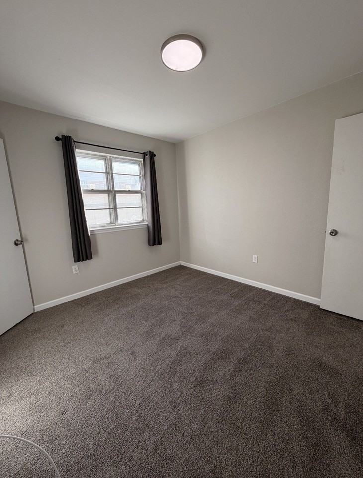 2557 N Willis St - Photo 6 of 14