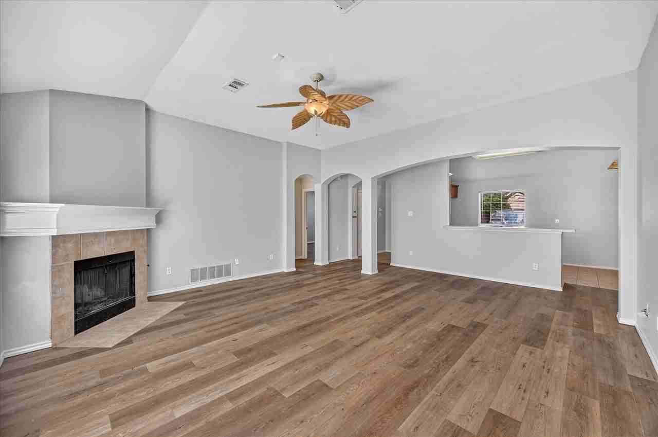 352 Mesquite Hill Dr - Photo 4 of 20