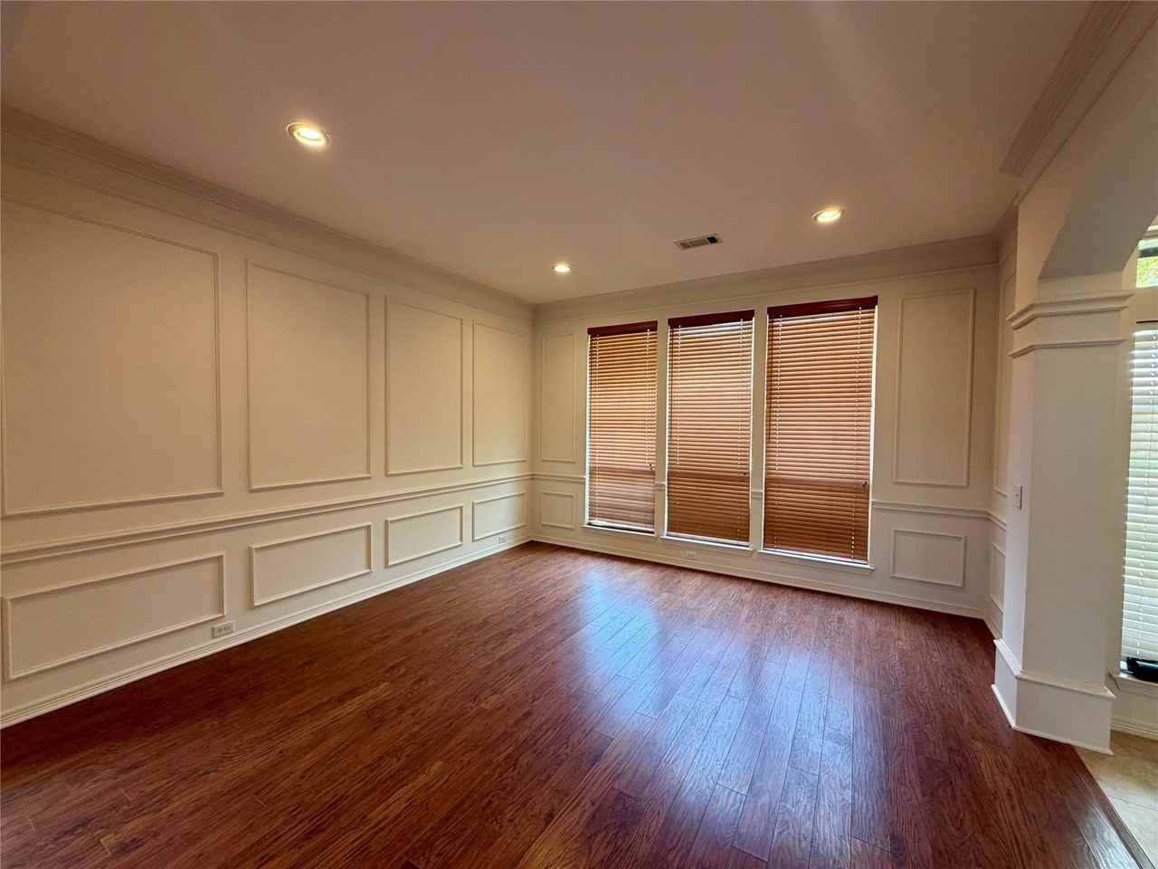 719 Parkway Blvd - Photo 2 of 15