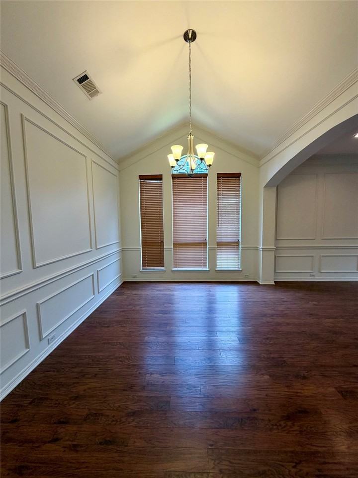 719 Parkway Blvd - Photo 3 of 15