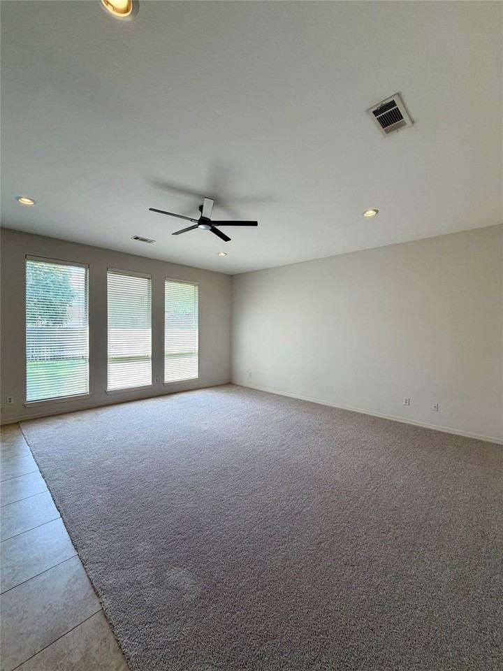 719 Parkway Blvd - Photo 4 of 15