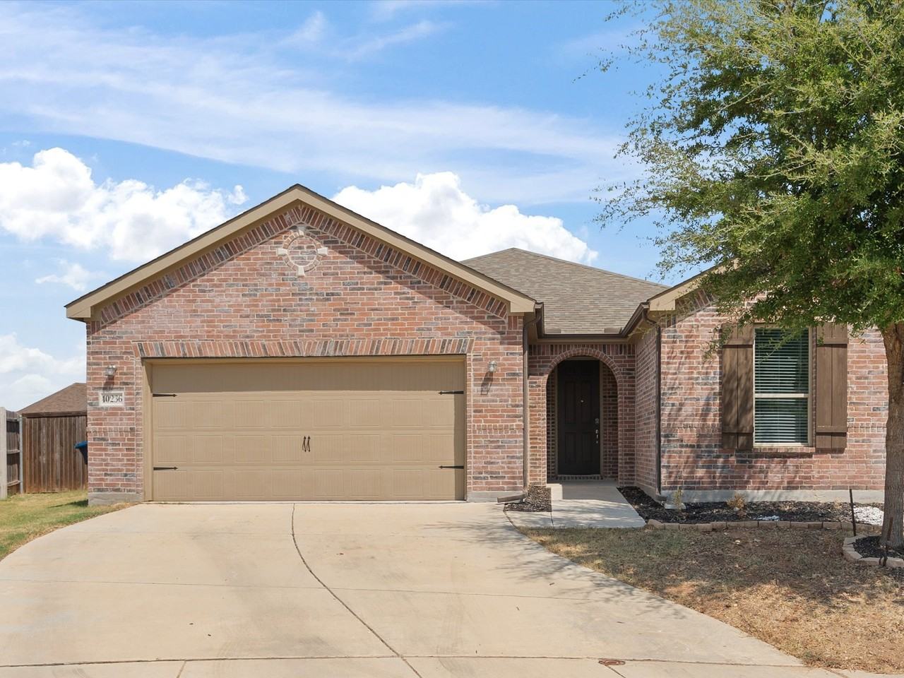 10236 Fox Springs Dr - Photo 2 of 29
