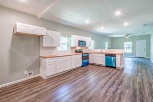 featured image of 1457 W Austin St