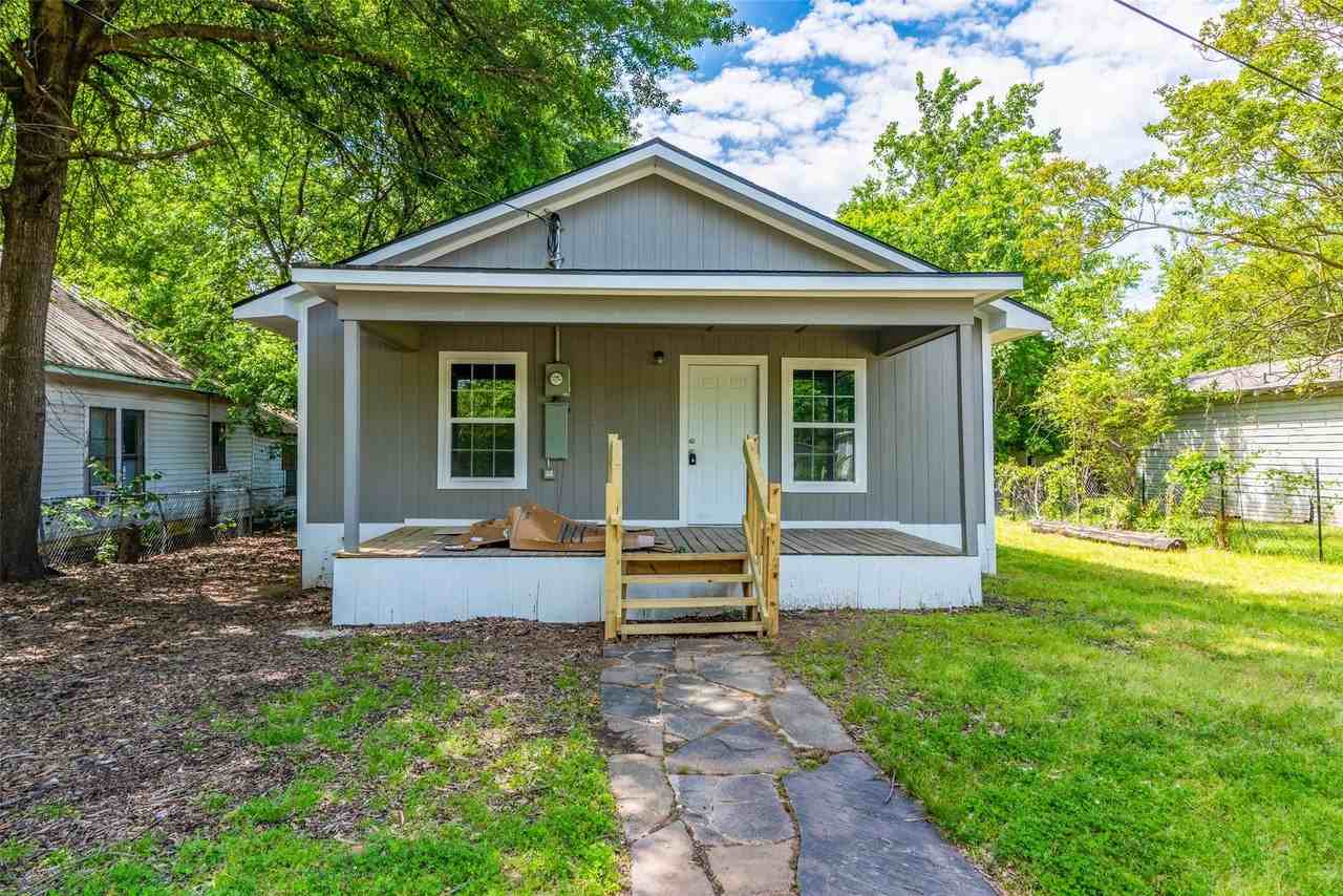 1457 W Austin St - Photo 2 of 15