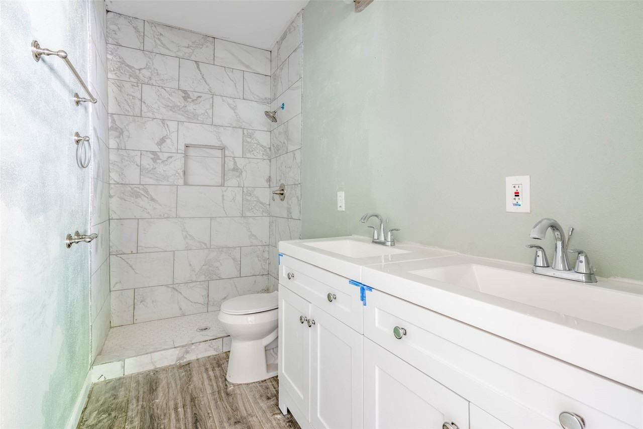 1457 W Austin St - Photo 3 of 15