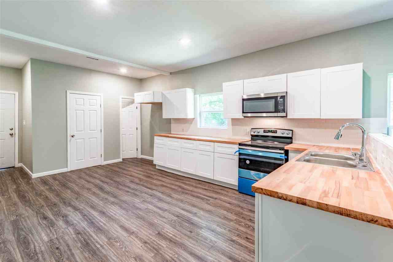 1457 W Austin St - Photo 4 of 15