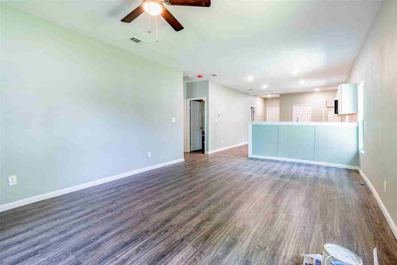 1457 W Austin St - Photo 5 of 15