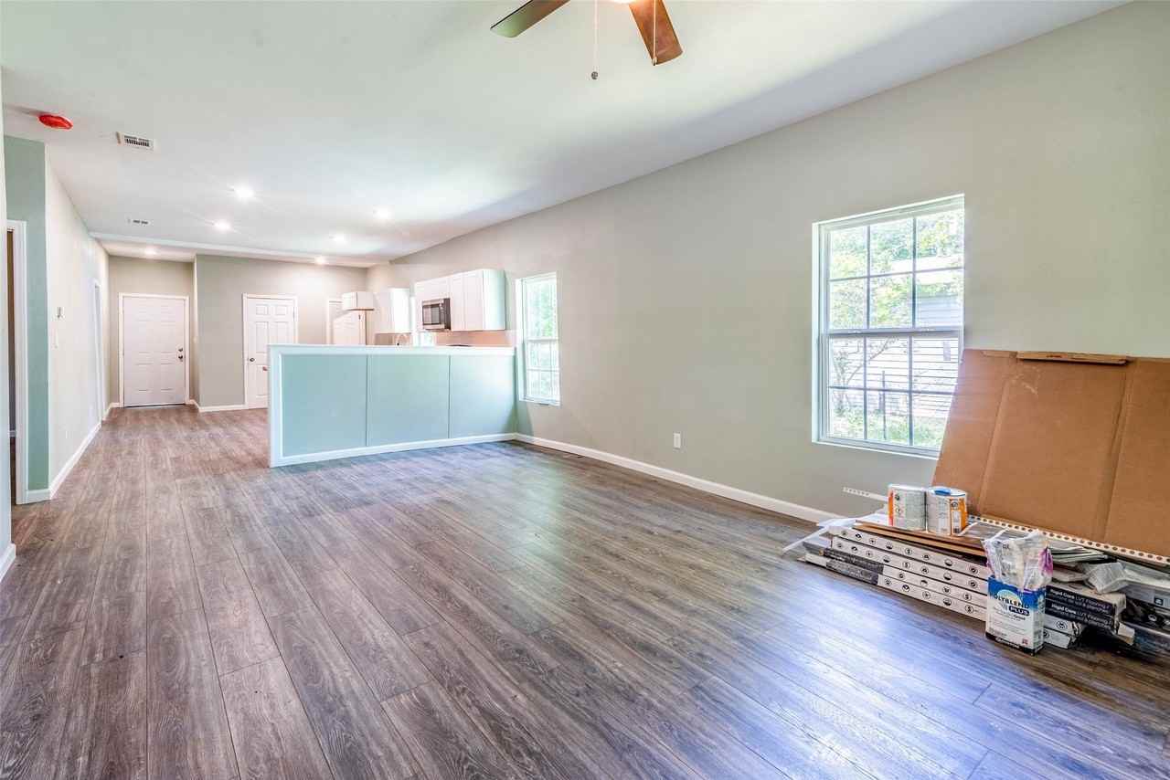 1457 W Austin St - Photo 6 of 15