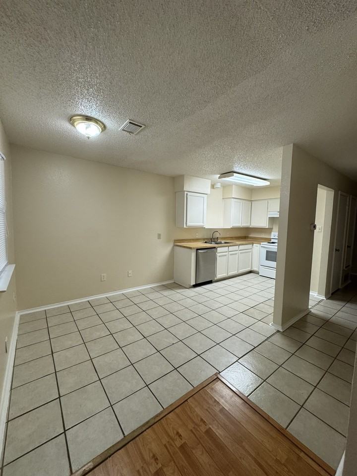 7004 Lincoln Dr - Photo 3 of 14