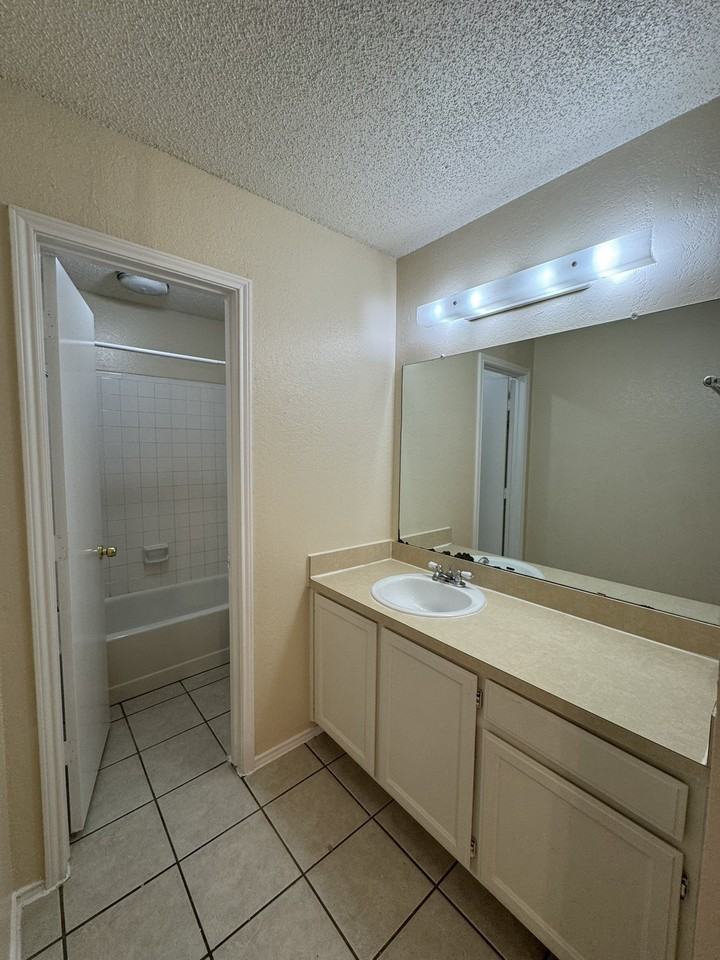 7004 Lincoln Dr - Photo 5 of 14