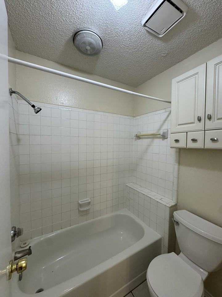 7004 Lincoln Dr - Photo 6 of 14
