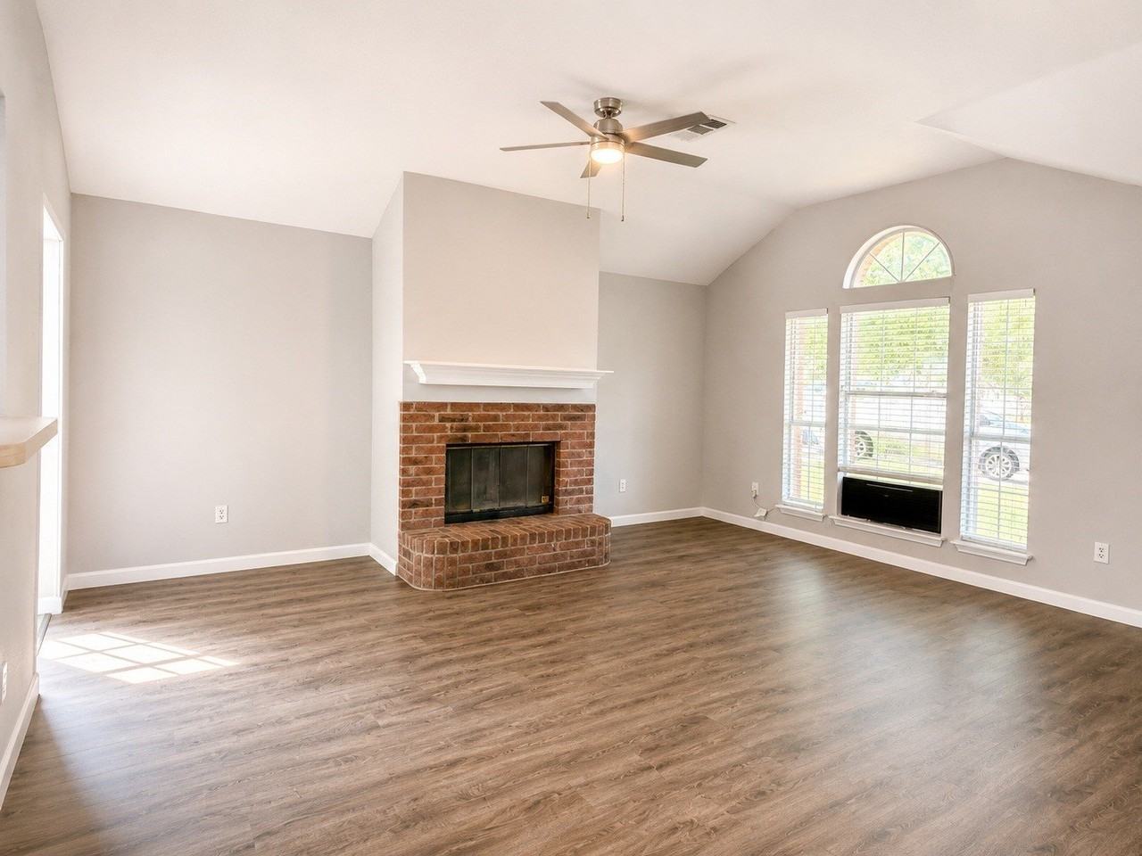 3002 Mesa Ridge Trl - Photo 2 of 20