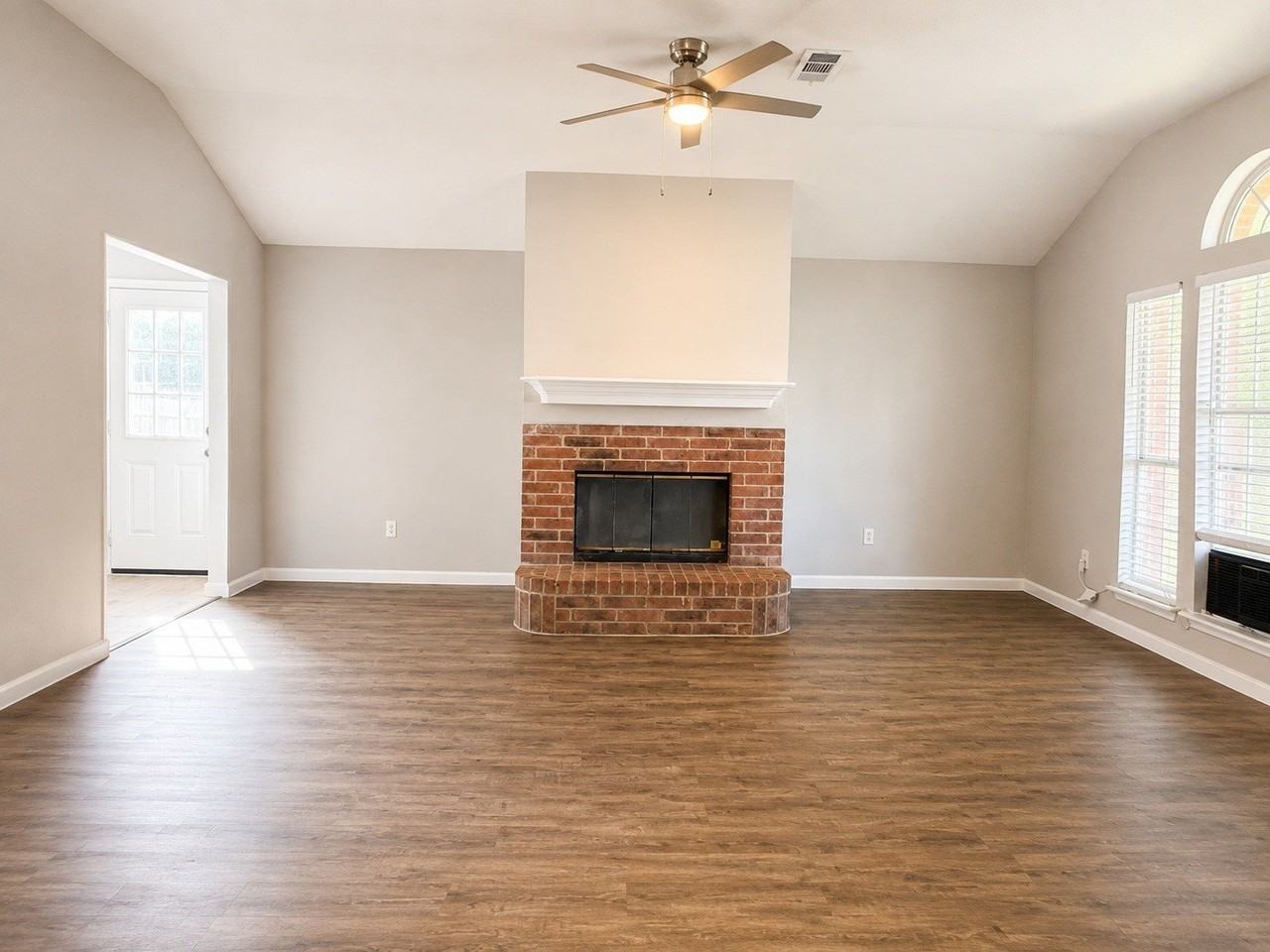 3002 Mesa Ridge Trl - Photo 3 of 20