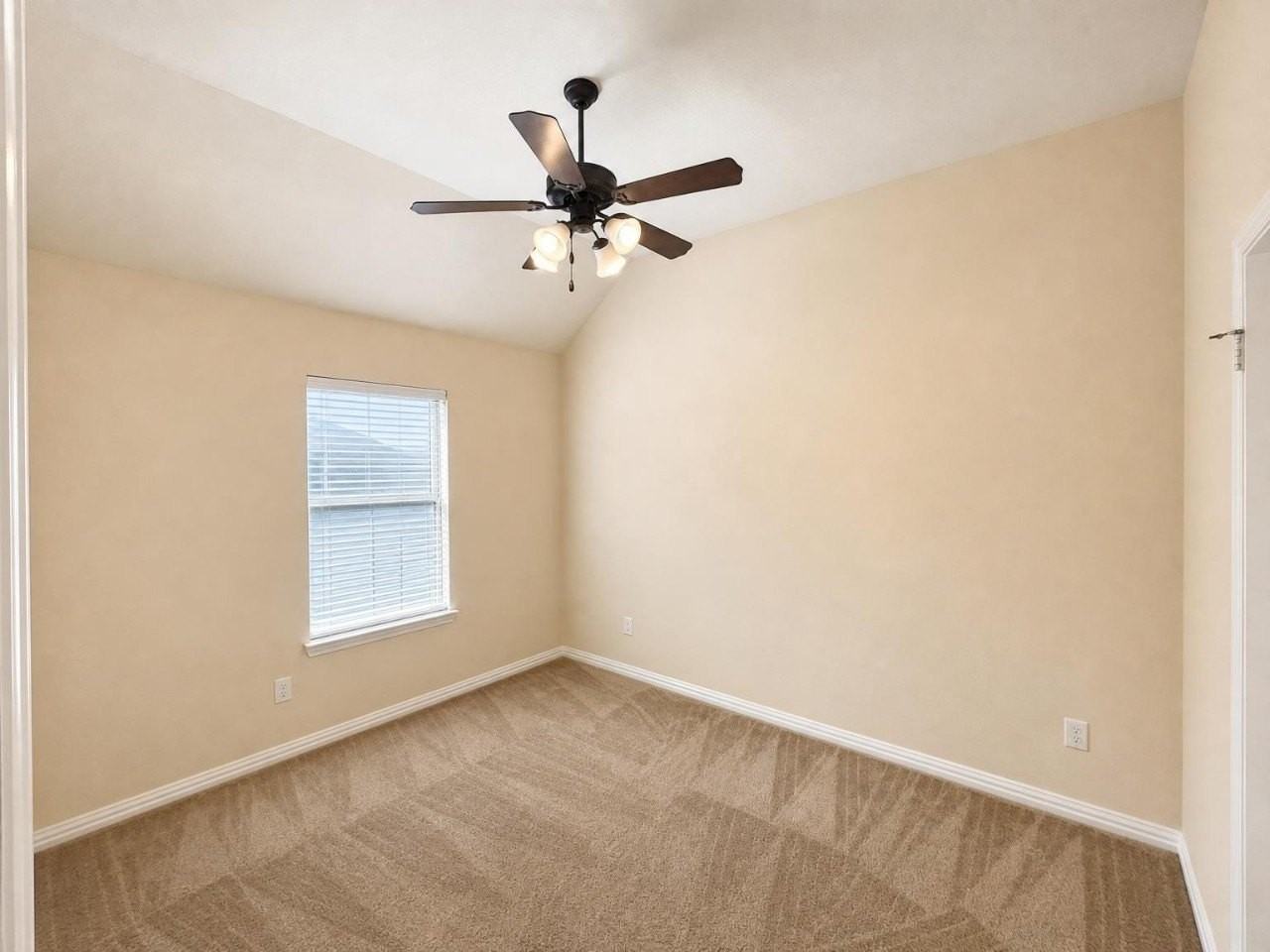 304 Blythe Bridge Dr - Photo 4 of 17