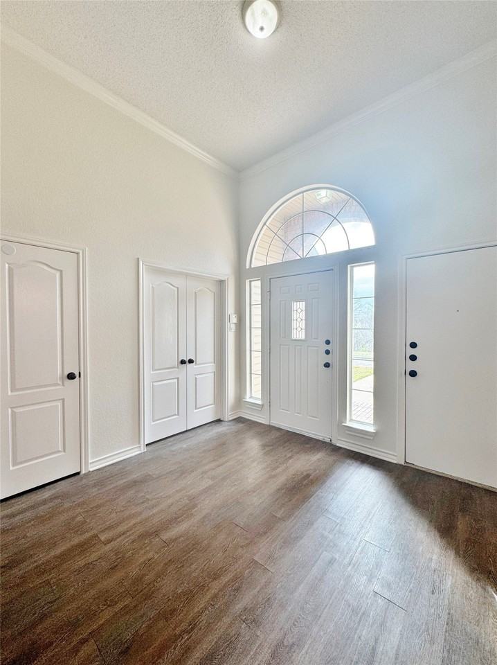 6016 Lake Vista Dr - Photo 2 of 18
