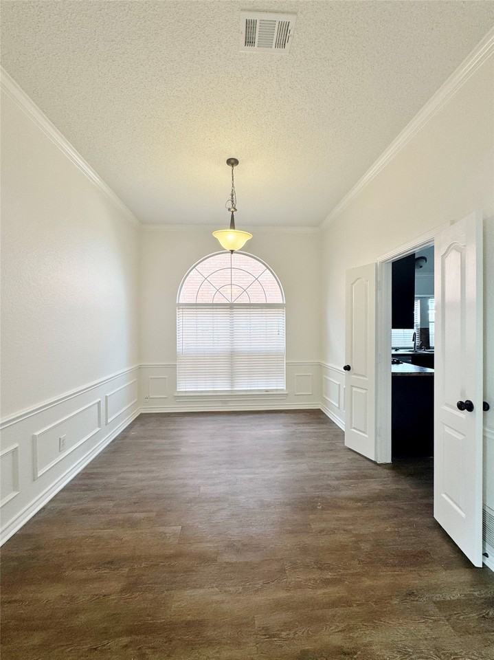6016 Lake Vista Dr - Photo 3 of 18