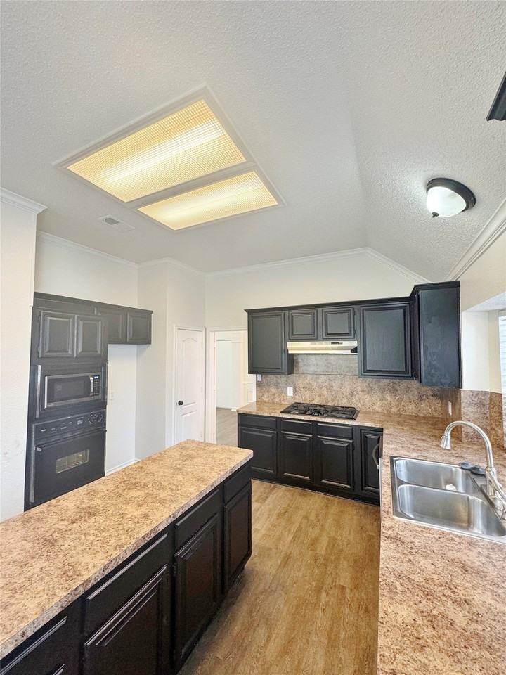 6016 Lake Vista Dr - Photo 4 of 18
