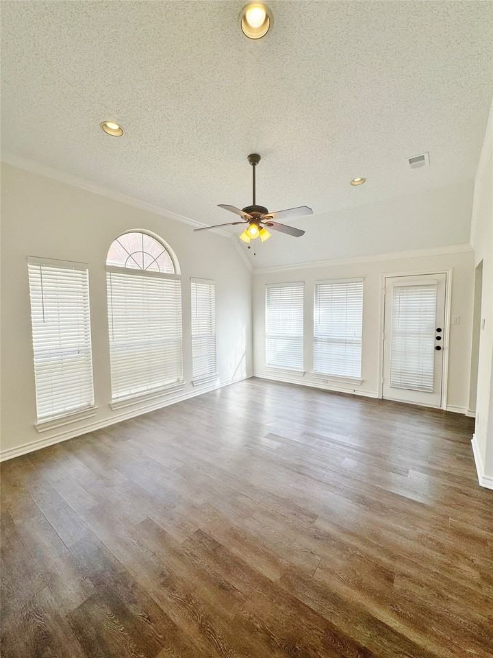 6016 Lake Vista Dr - Photo 7 of 18