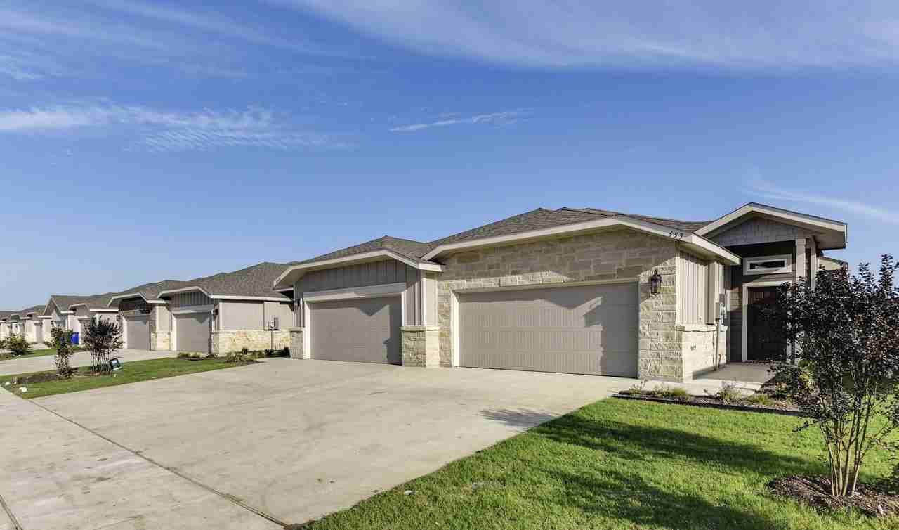 653 Blackland Dr