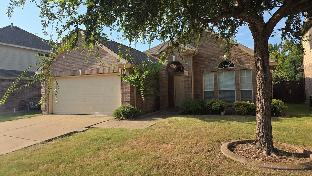 3305 Woodbluff Ln - Photo 2 of 28
