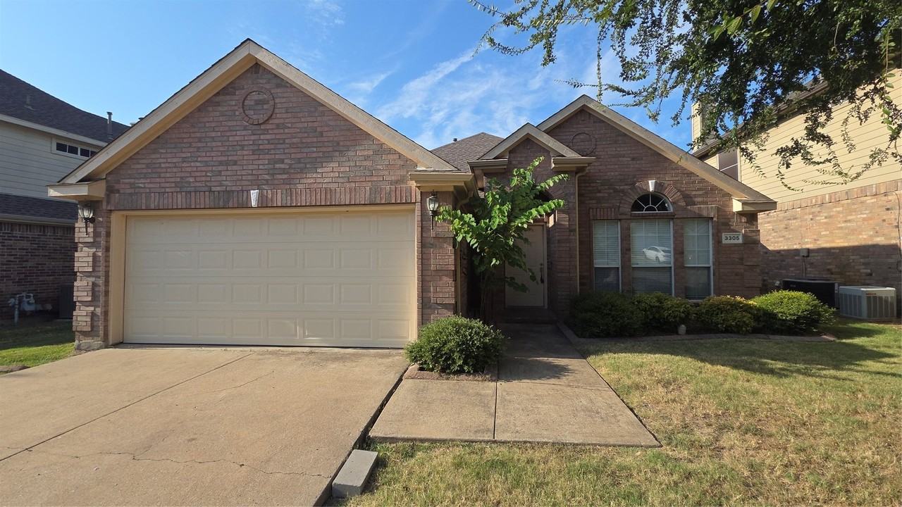 3305 Woodbluff Ln - Photo 3 of 28