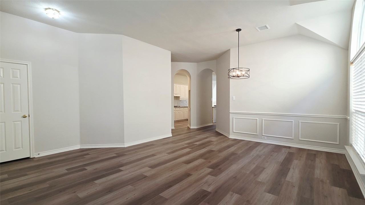 3305 Woodbluff Ln - Photo 5 of 28