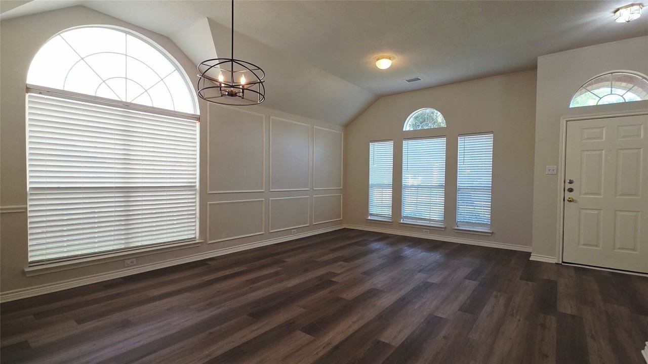 3305 Woodbluff Ln - Photo 6 of 28