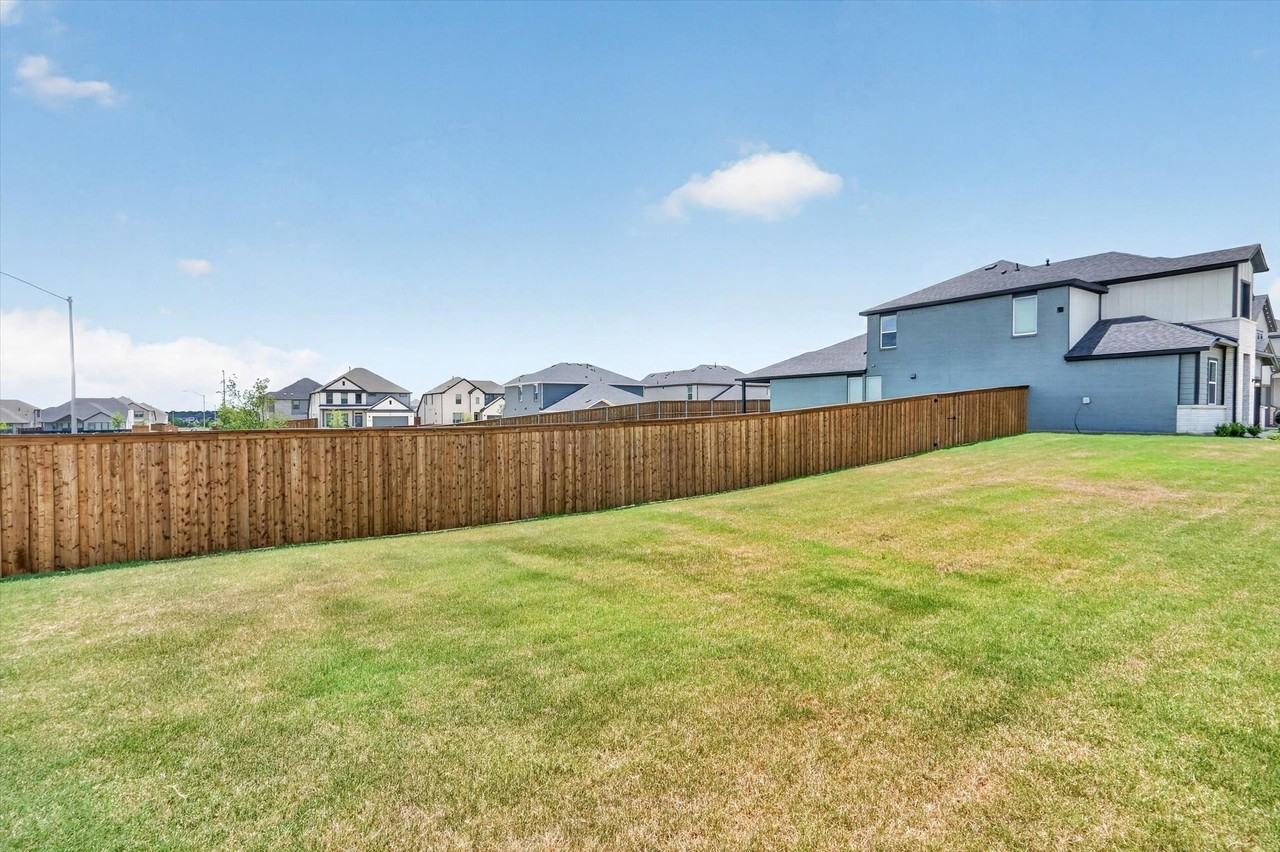 1301 Espada St - Photo 4 of 24