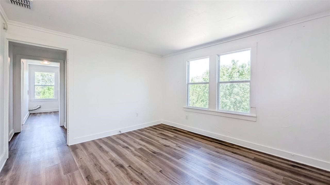 501 E 6th St - Photo 5 of 16