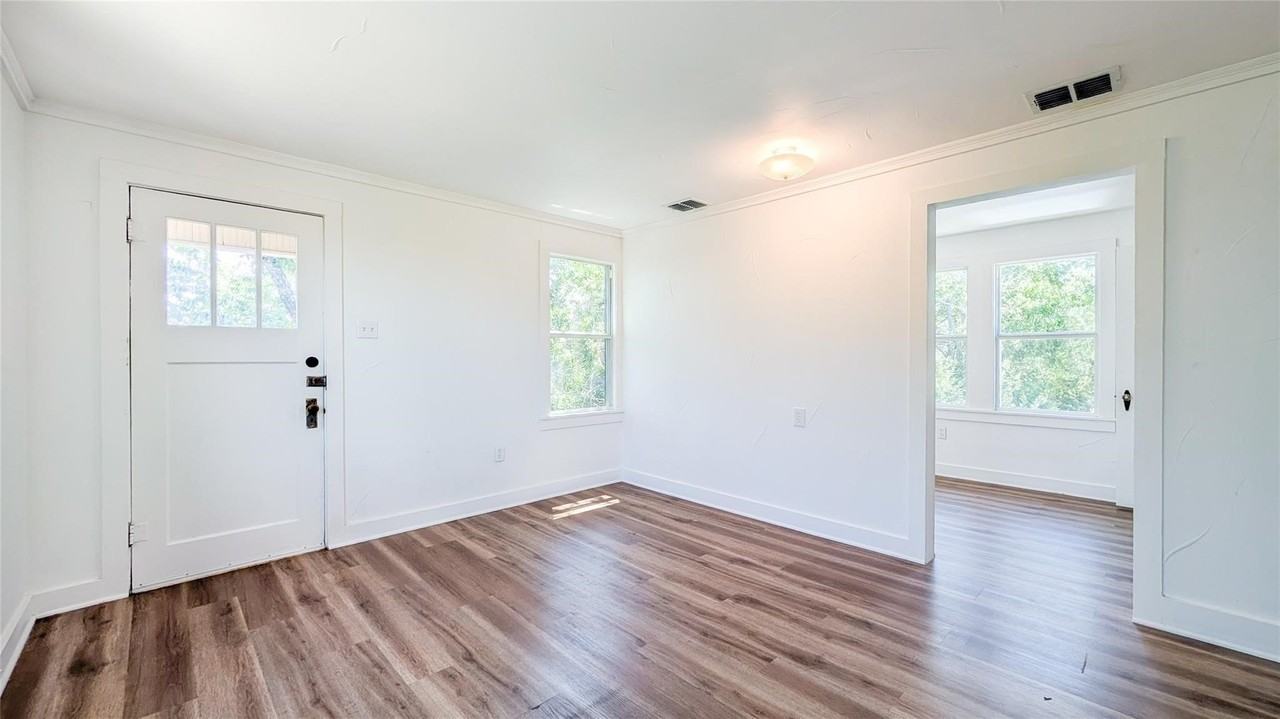 501 E 6th St - Photo 6 of 16