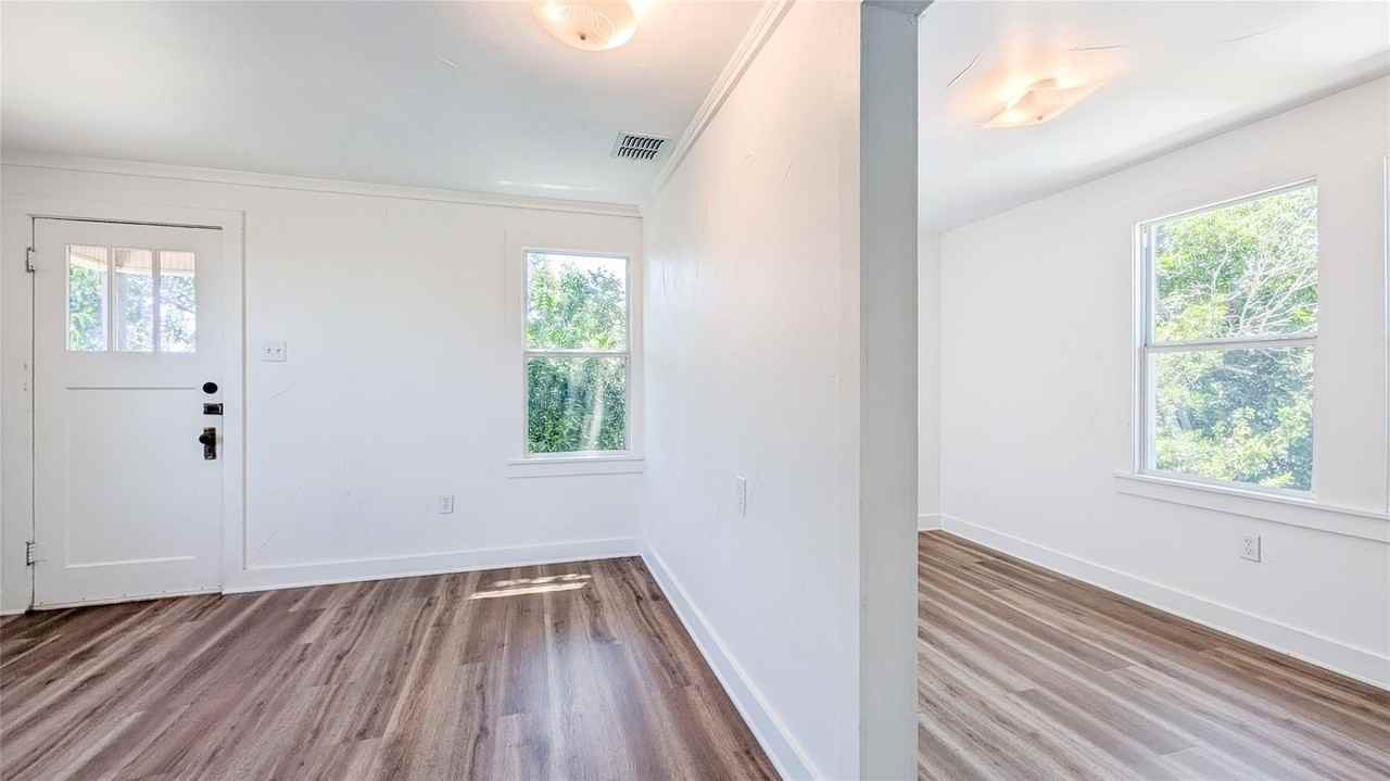 501 E 6th St - Photo 7 of 16