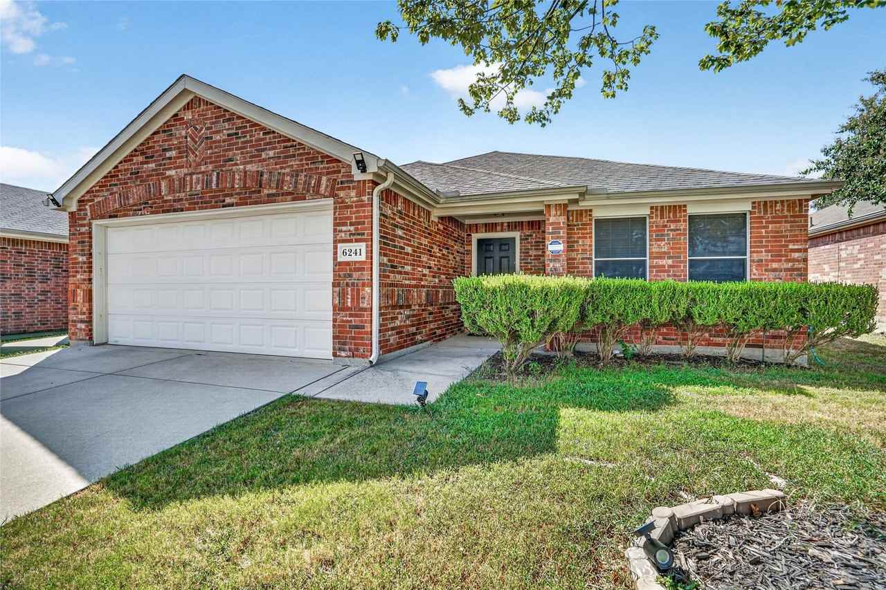 6241 Trinity Creek Dr - Photo 2 of 23