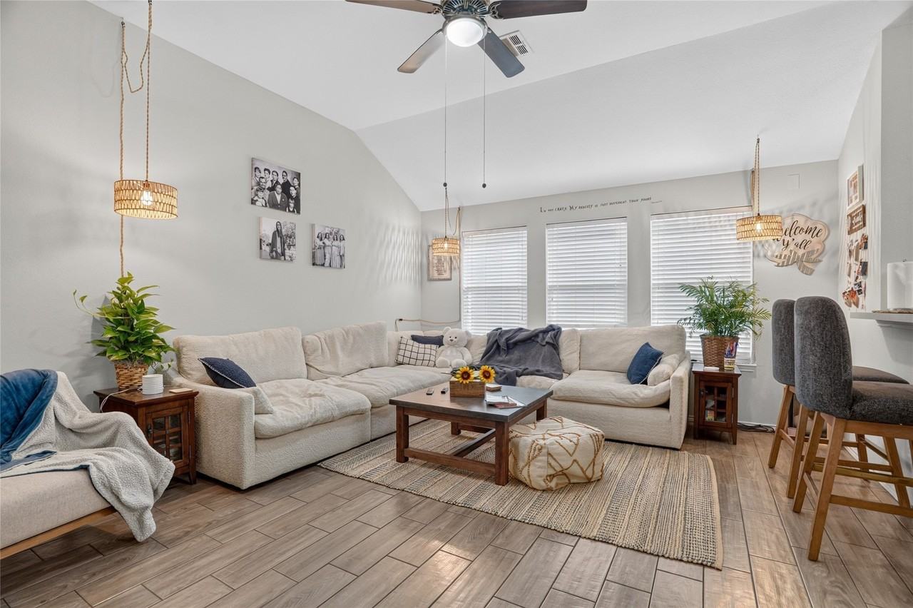 6241 Trinity Creek Dr - Photo 4 of 23
