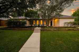 featured image of 9535 Viewside Dr