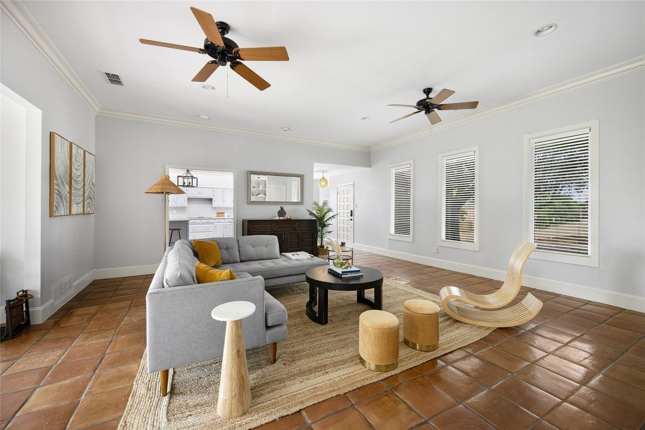 9535 Viewside Dr - Photo 4 of 28
