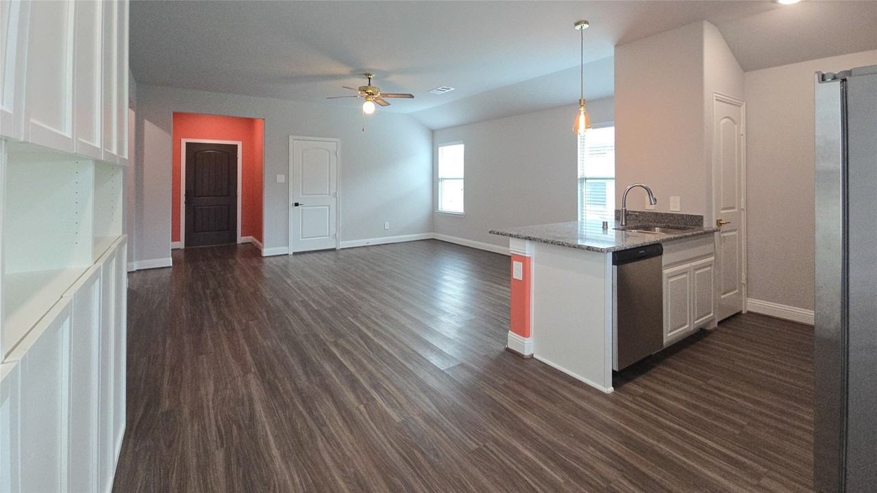 1416 Waverley Dr - Photo 6 of 20