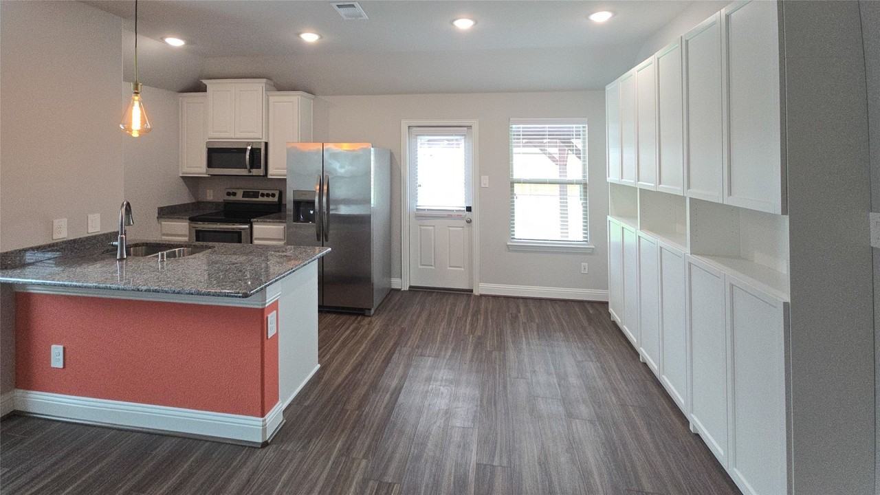 1416 Waverley Dr - Photo 7 of 20