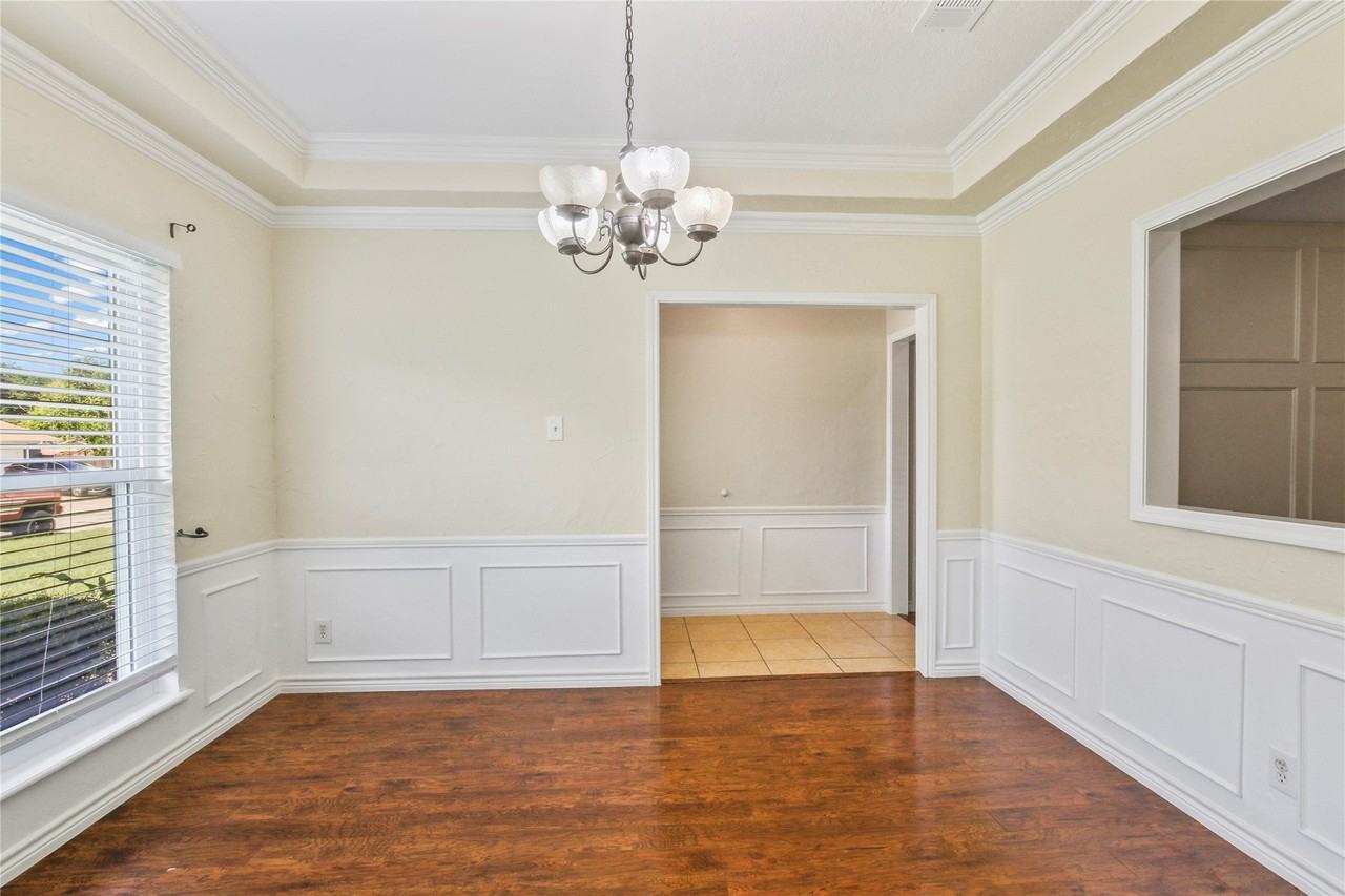 7838 Williams Ave - Photo 4 of 36