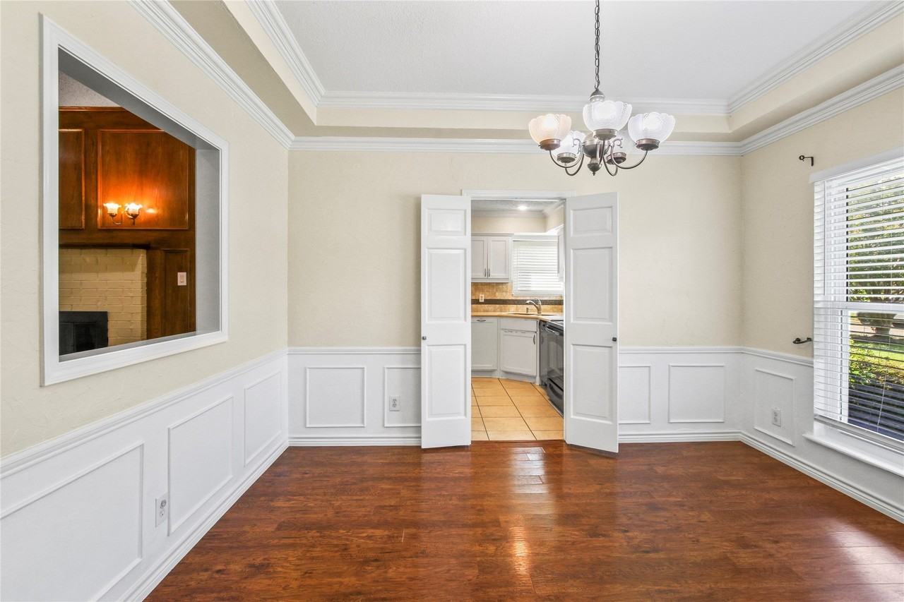 7838 Williams Ave - Photo 5 of 36