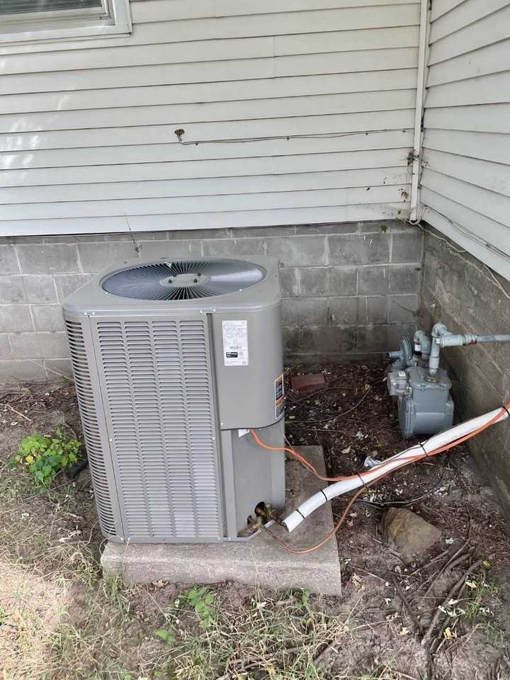 423 W 9th St - Photo 5 of 15