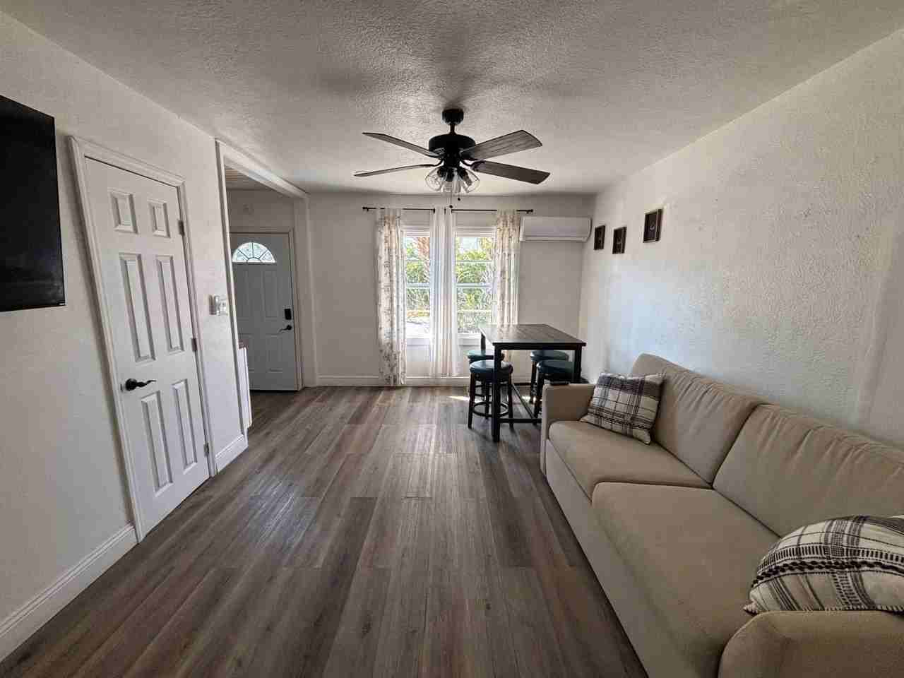 1885 Springtime Ave - Photo 4 of 12