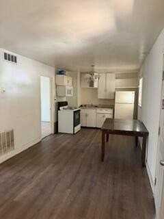 1409 Nw Avenue B - Photo 2 of 7