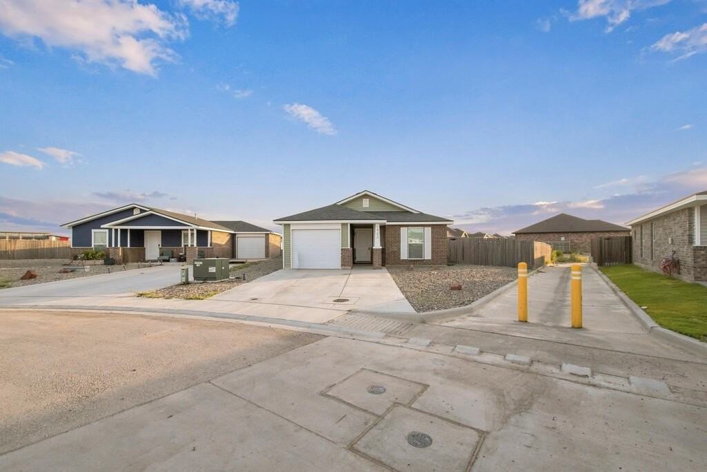 1900 June Bug Ln - Photo 3 of 29