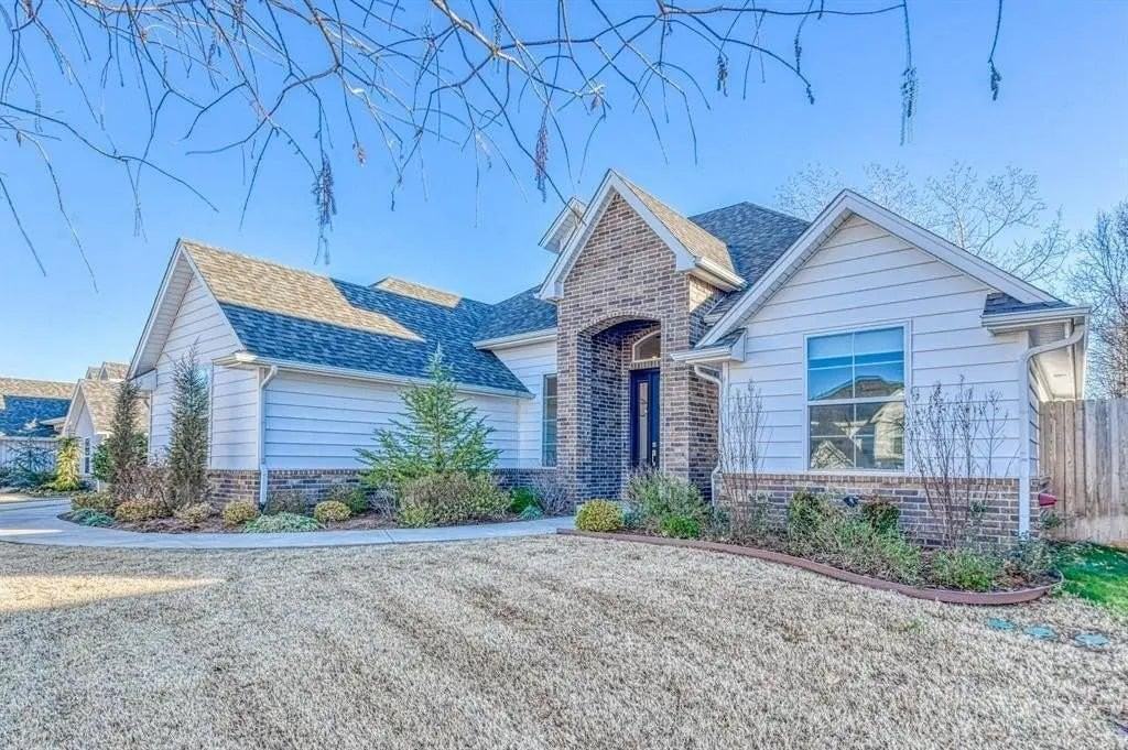 3313 Quidnet Rd - Photo 2 of 48