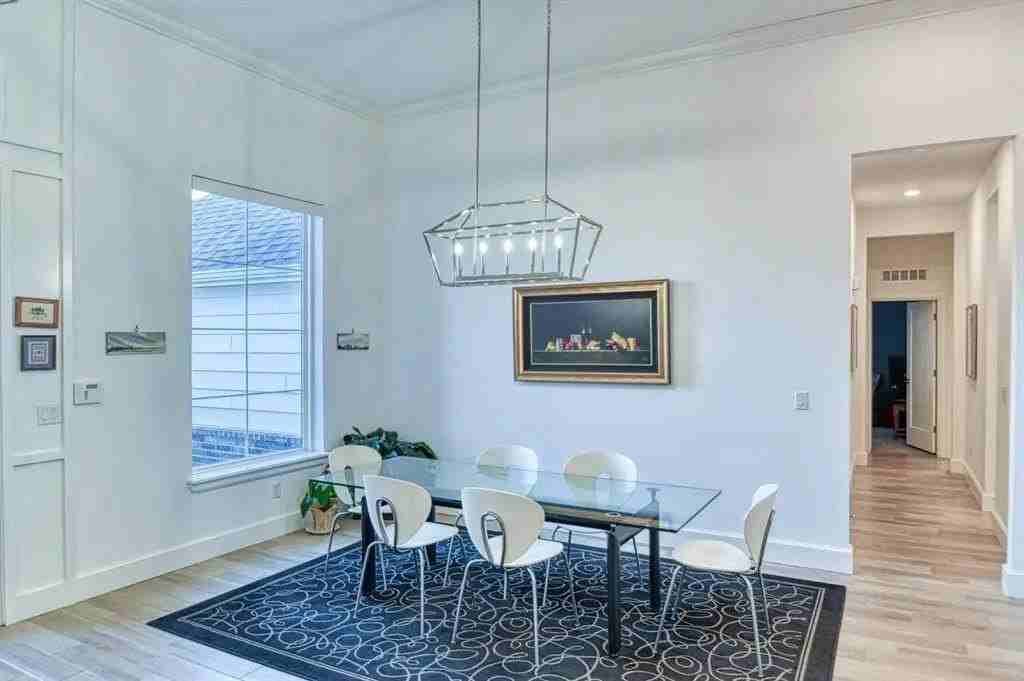 3313 Quidnet Rd - Photo 7 of 48
