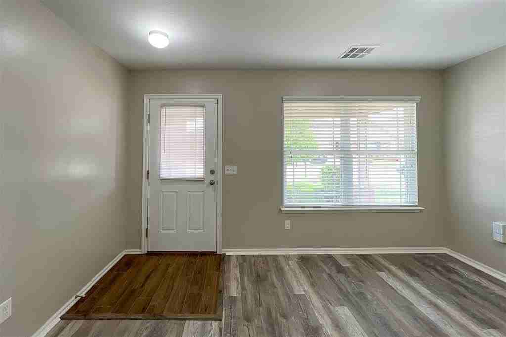 737 Christian Ln - Photo 3 of 29
