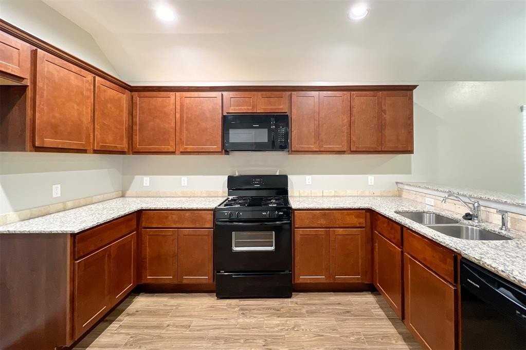 737 Christian Ln - Photo 6 of 29