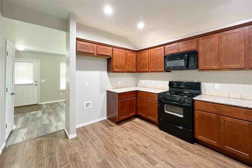737 Christian Ln - Photo 7 of 29